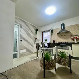 Casa Alessio - Elegante Nel Cuore Di , Cesano Maderno Italia